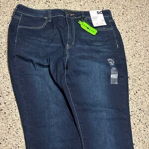 SO Junior’s Indigo high-rise jegging, stretch Jeans size 15